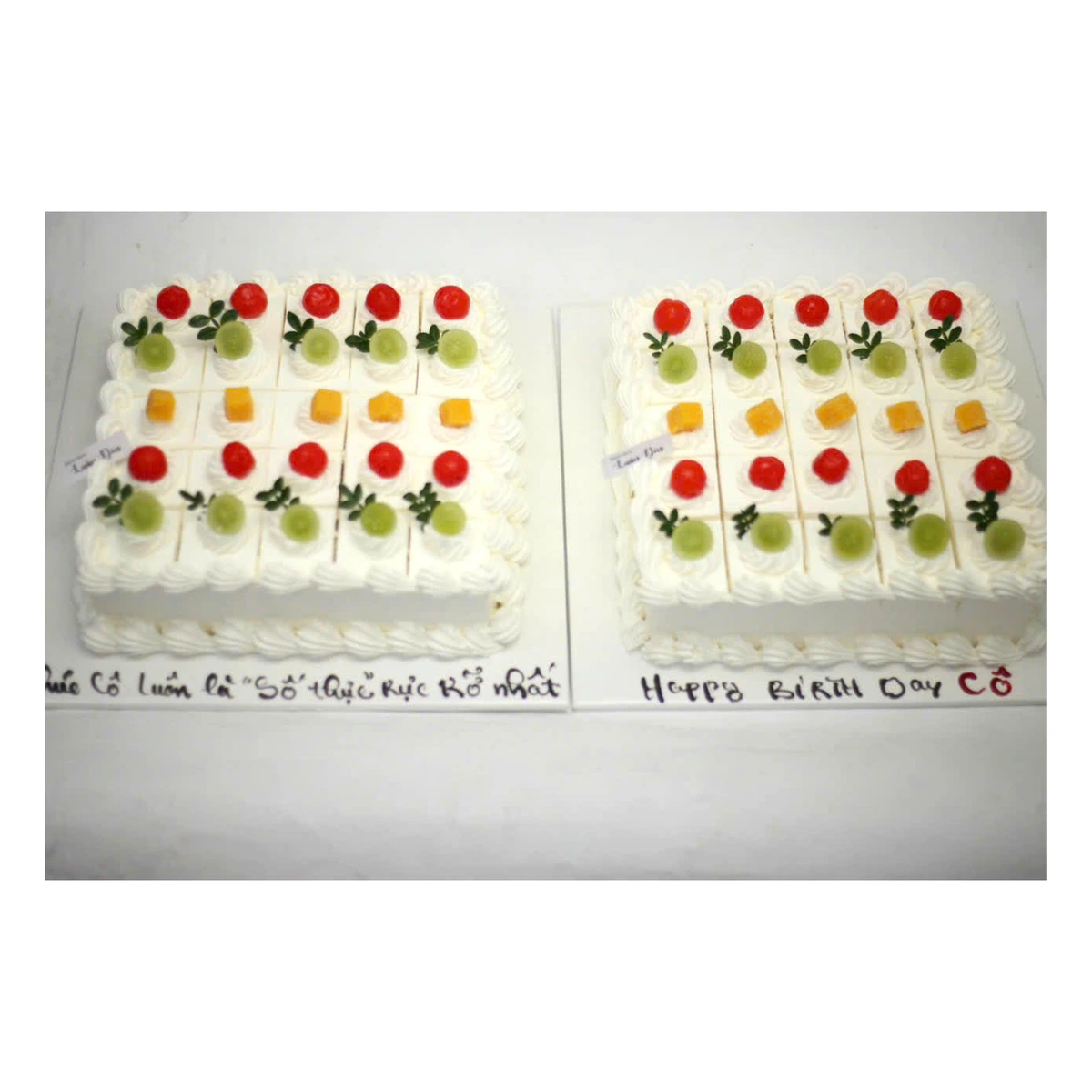 Set hai chiếc bánh vuông hoa quả tặng cô