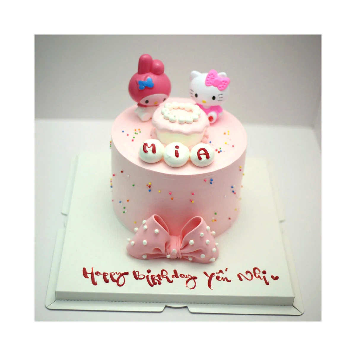 Bánh sinh nhật Hello Kitty và My Melody màu hồng