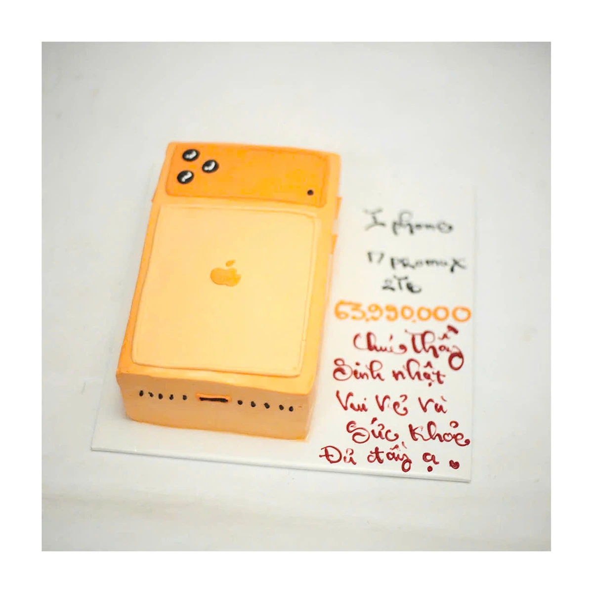 Bánh kem mô hình điện thoại iPhone độc đáo